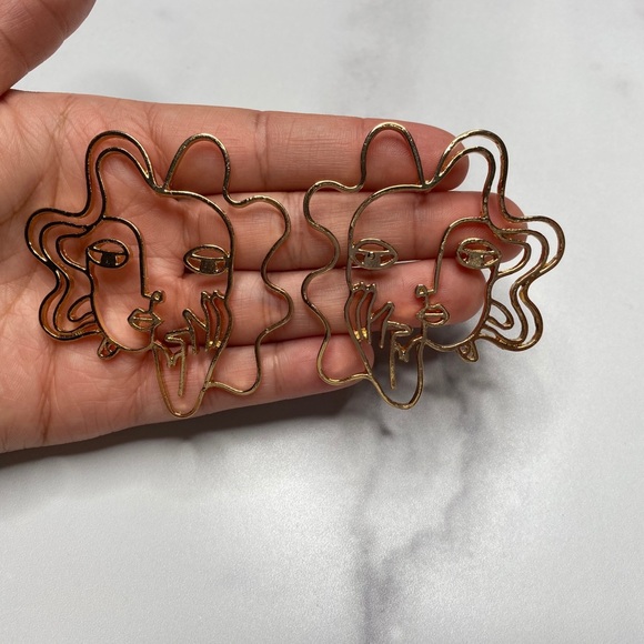 Bore Girl Figure Stud - Picture 2 of 3